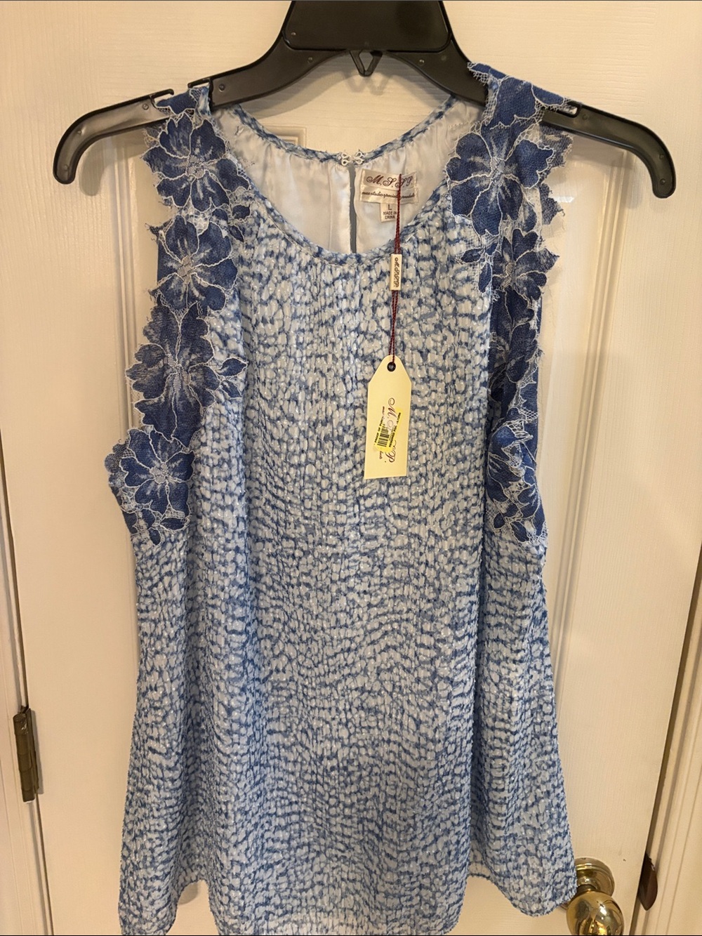Max studio specialty blue  Floral Lace-Trim Sleeveless Top